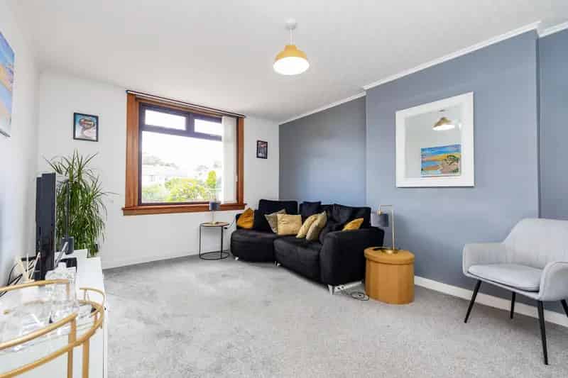 Stylish Refurbished Apartment Near City Centre