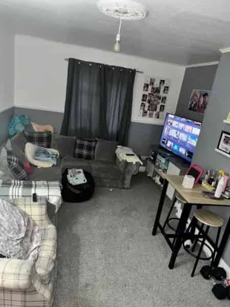 2 Double Bedroom House with 2 Bathrooms and Large Gardens
