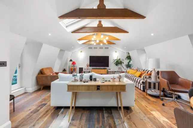 Duplex for Sale in Strand London WC2R