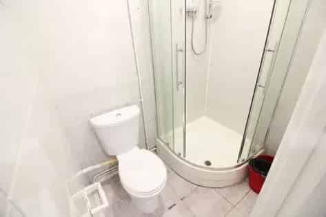 Spacious Studio Flat Ealing Near Tube Station