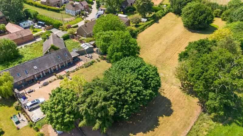 5 Bedroom Barn Conversion 1.7 Acres Warwickshire