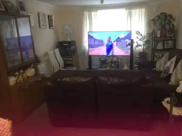 2 Bedroom House Near Shops and Schools