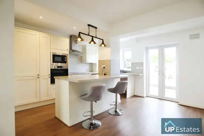 3 Bedroom End of Terrace House to Rent Near University Hospital