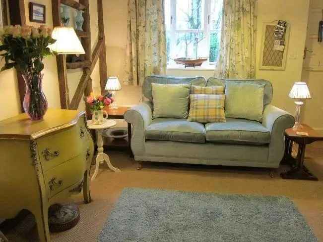 6 Cottages and Barn for Sale in Idyllic Setting