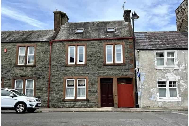 7 Bed House Terraced with 1 Reception Room and Detached Cottage