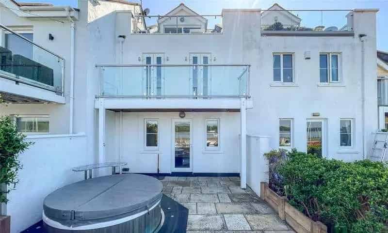 3 Bed House for Sale in Y Felinheli