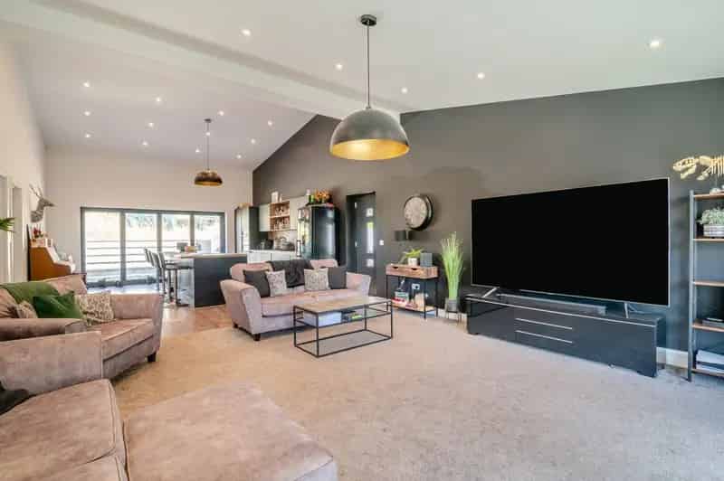 4-Bedroom Detached Home with Annexe and Development Potential