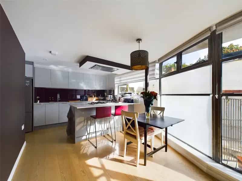 Three Bedroom Freehold House Bridel Mews Islington