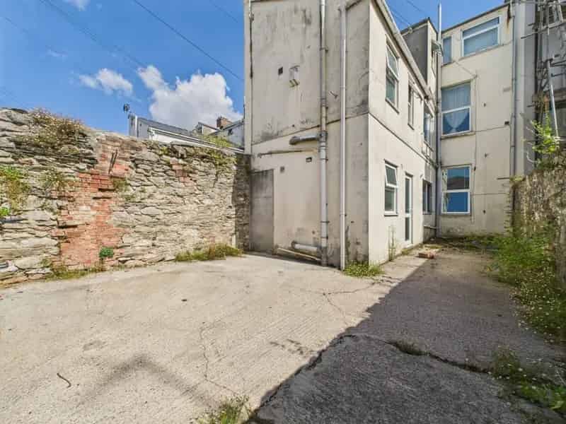 4 bedroom House
 For Sale