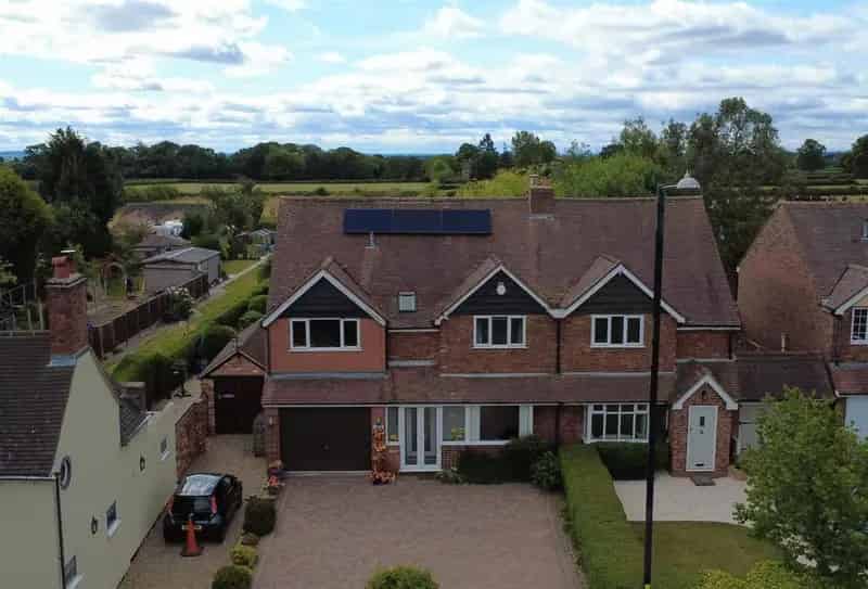5 Bedroom Semi Detached House For Sale Near Mere Green