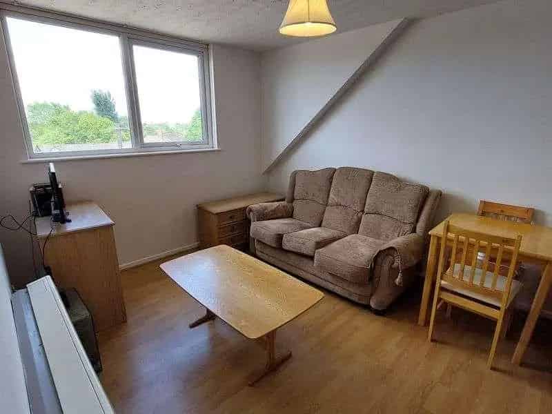 1 Bed Flat for Sale - Ideal Investment Opportunity
