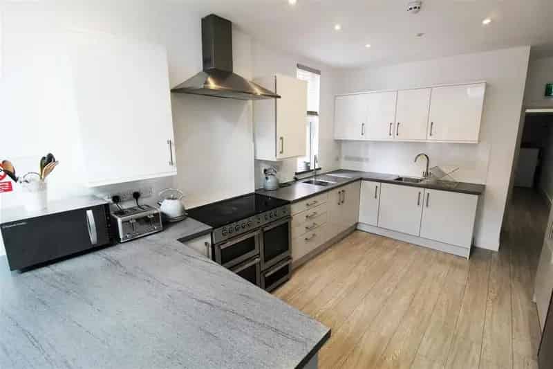 10 Bedroom HMO En-Suite Property For Sale
