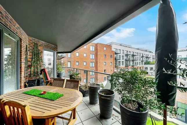 Flat for sale in Hodford Road, London NW11