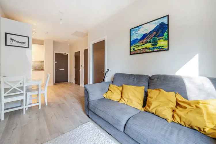 Modern 1-Bed Apartment with Outdoor Space and Secure Parking