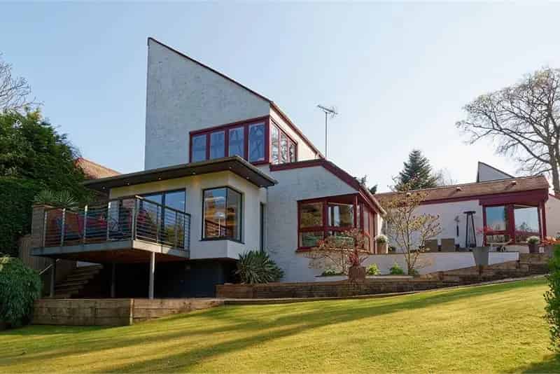 4 Bed Detached House with 3 Reception Rooms and Riverside Garden