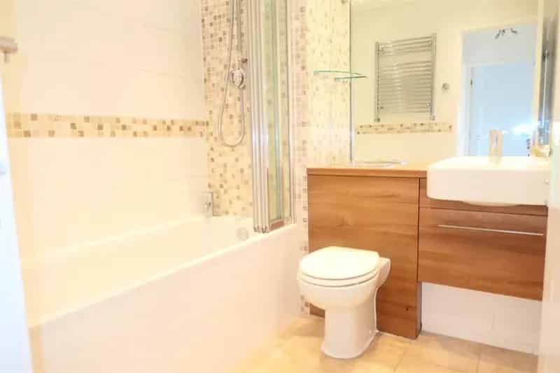 2 Bedroom Flat First Floor Apartment Cul De Sac Location