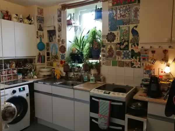 Large 2-Bedroom Flat for Retirement - Ample Storage & Private Space