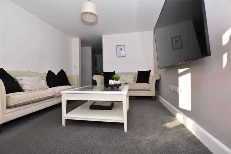 Flat For Sale , 16, Scampston Drive, Leeds, England