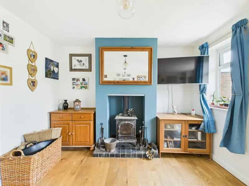 Four Bedroom Semi Detached Chalet Bungalow Old Kempshott Lane Basingstoke