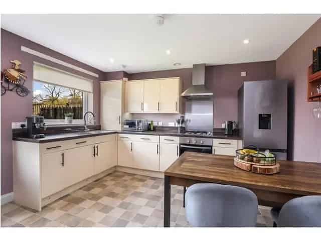 2 Bedroom End Terrace House for Sale