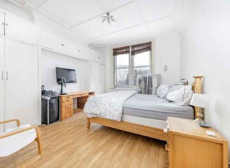 Flat For Sale in West End Lane, London, England