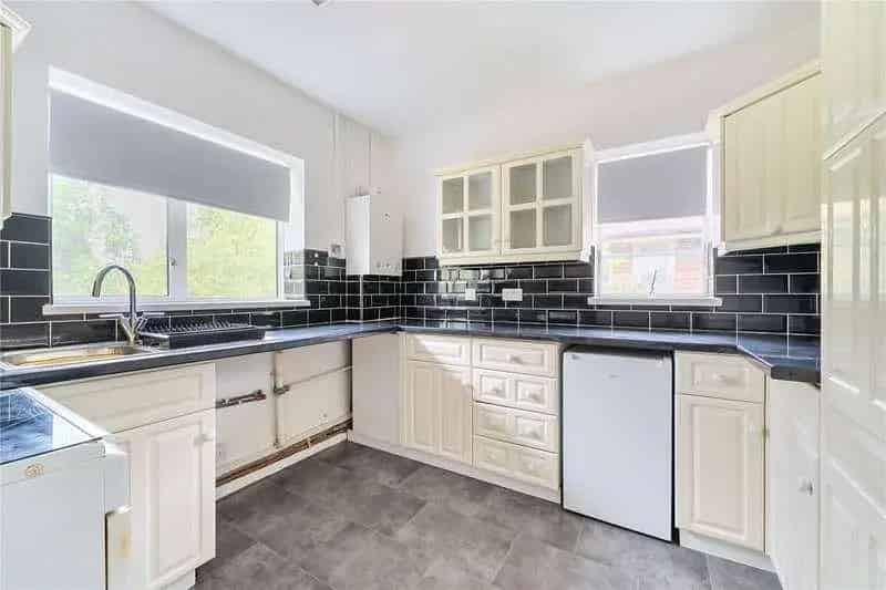2 Bed Flat for Sale 755 sq ft Modern Maisonette with Garden