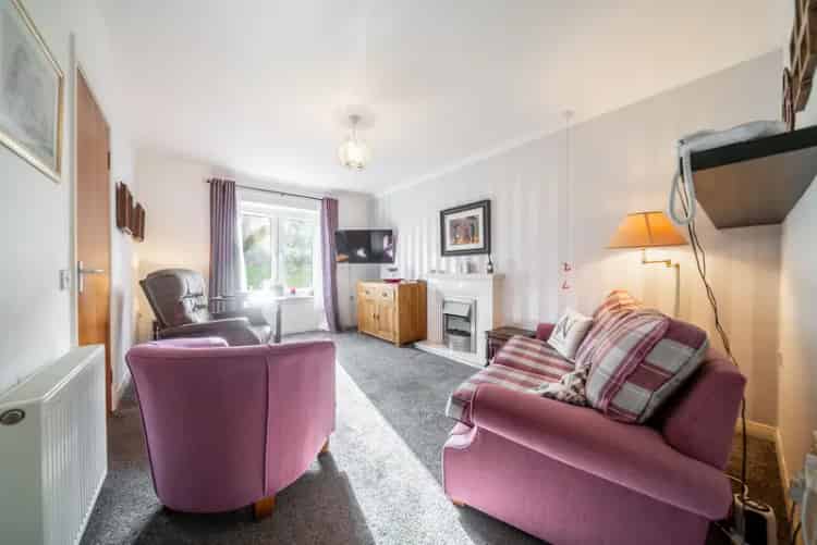 Ground Floor Retirement Flat Muirend Modern Amenities