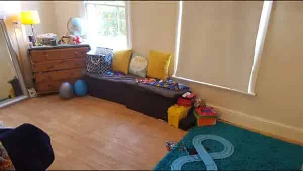 2 Bedroom Victorian Cottage House with Garden Near Amenities