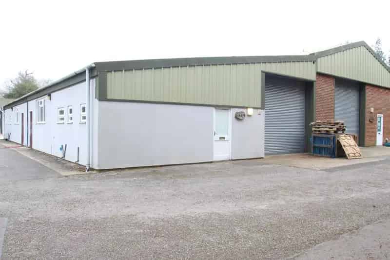 Rural Enterprise Unit: Warehouse with Loading Door, Three-Phase Power, and Gas