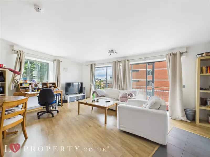 1 Bedroom Apartment Islington Gates Canal View Balcony