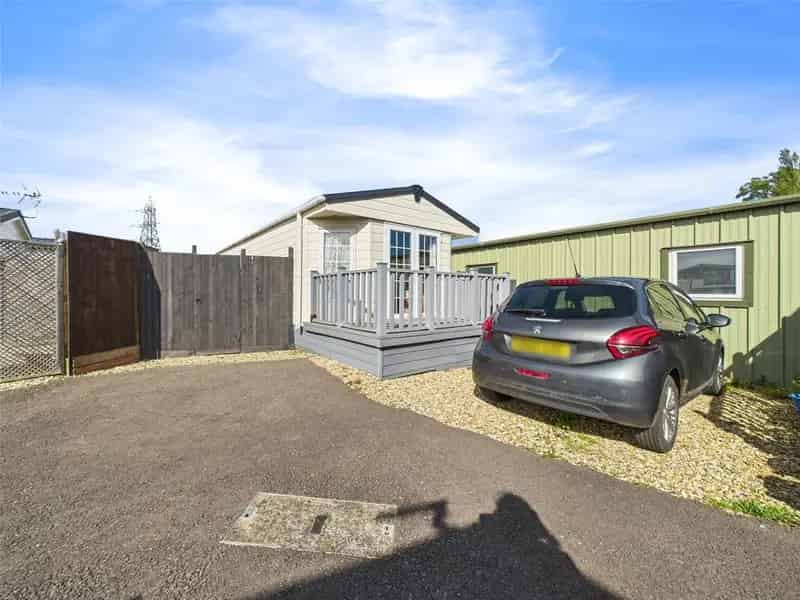 2 Bedroom Detached House for Sale