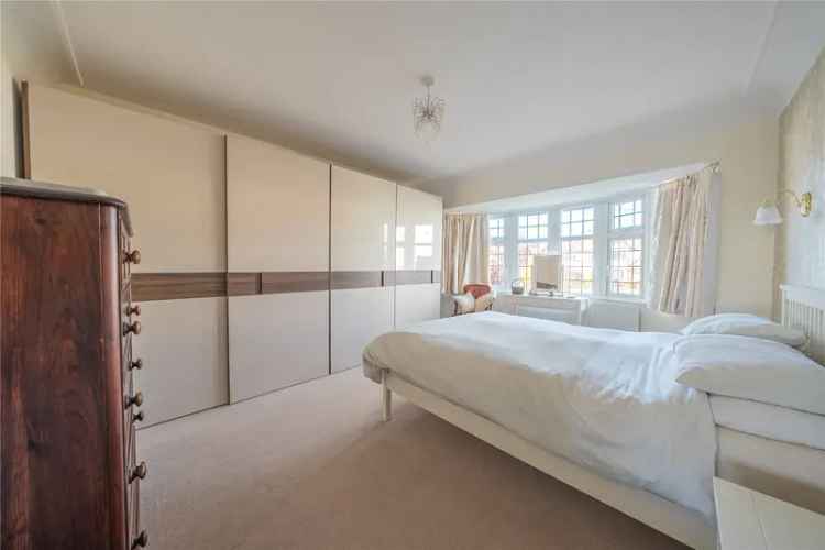 House For Sale in Leeds, England