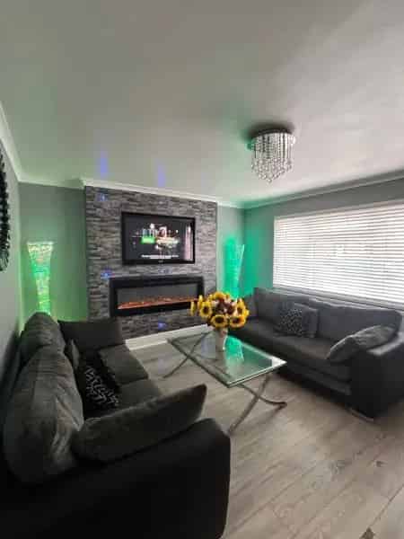 3 Bedroom House Near Schools and Bus Routes