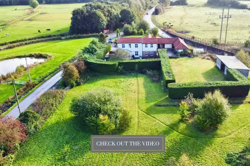 4 Bedroom Detached House with Stables and Paddocks