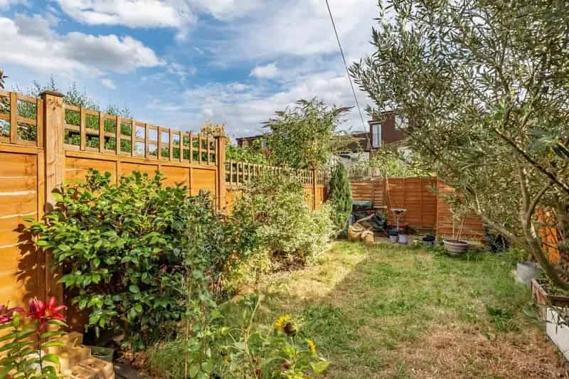 Two Bedroom Character Cottage Near Gordon Hill Station