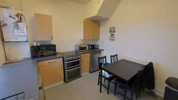 Flat For Rent in Winsford, England