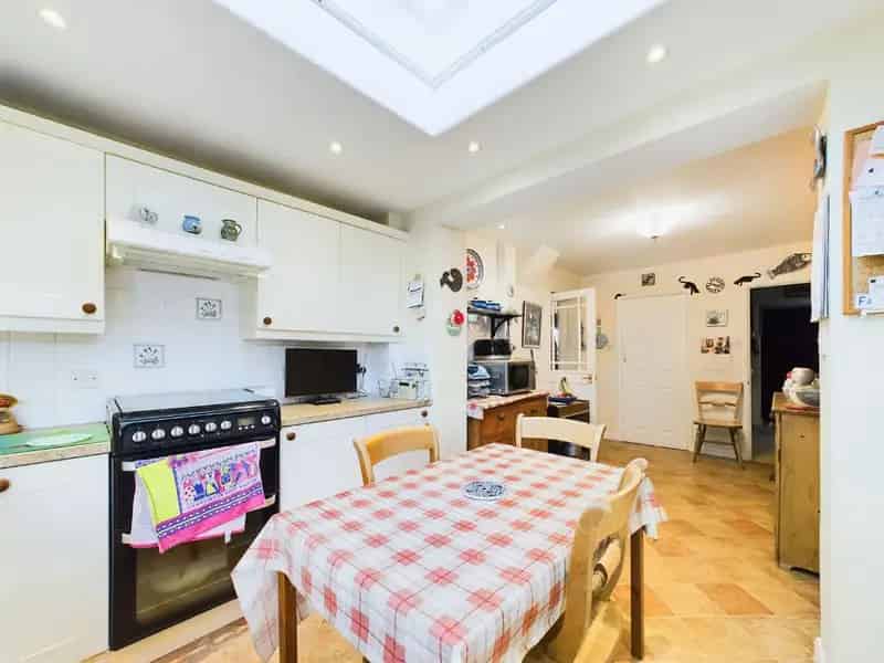 4 Bed House for Sale Family Home with Large Garden and Double Garage