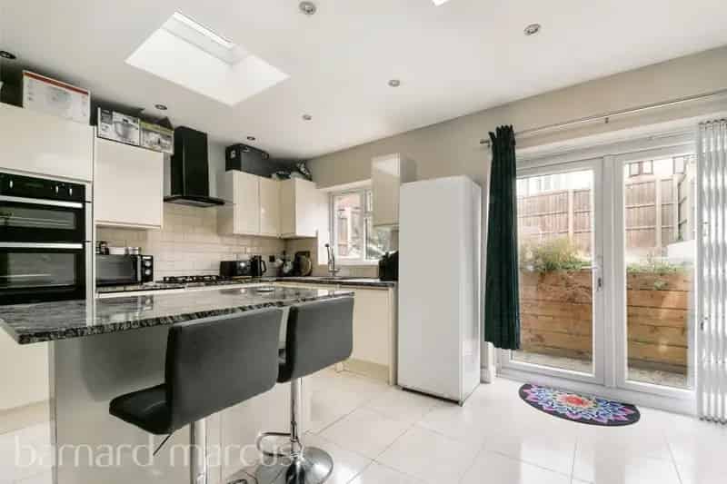 4 Bed End Terrace House South Croydon