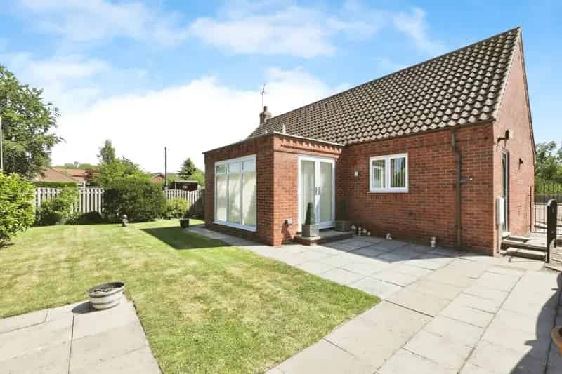 3 Bed Canalside Home with Orangery and Double Garage