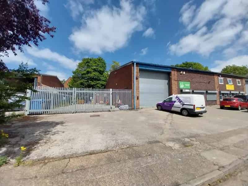 Semi-Detached Industrial Unit with Offices and Yard