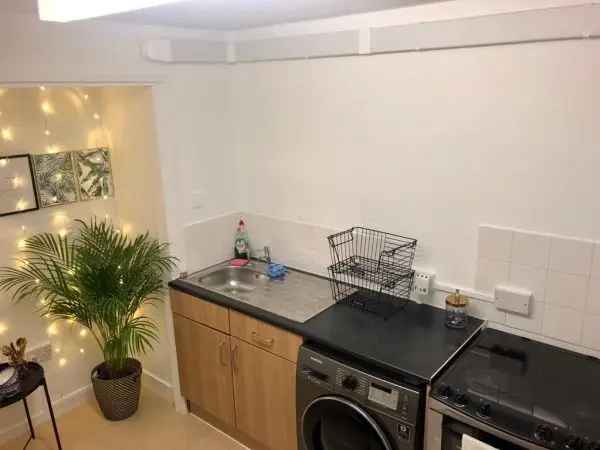 Flat For Rent in Southend-on-Sea, England