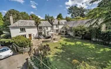 16th Century Farmhouse with Barn and Development Potential