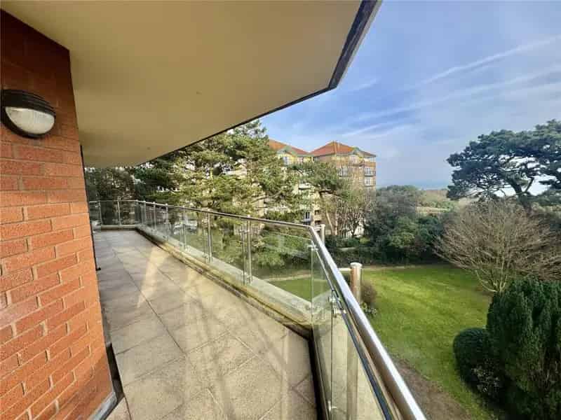 3 Bedroom Apartment for Sale Sea Views Parking
