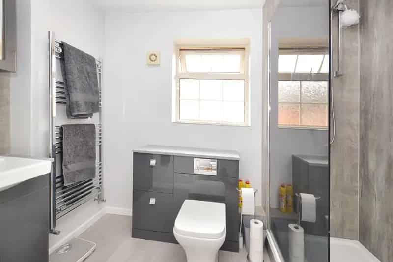Two Bedroom Apartment WF2 Open Plan Spacious Close to Amenities