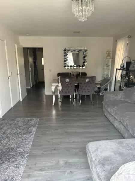 3 Bedroom House Healey Batley Large Garden Driveway