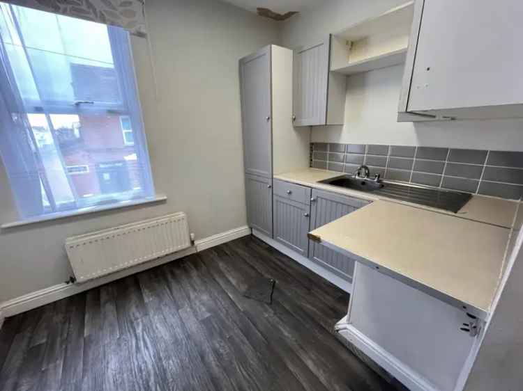 3 Bedroom Flat For Sale - Spacious 2 Floor Property