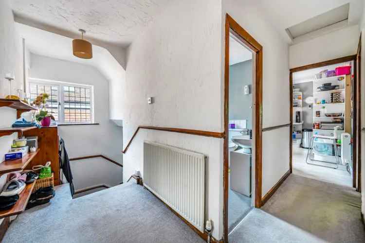 Flat for sale with 2 bedrooms, Waterhouse Lane, Kingswood