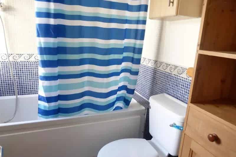 Three Double Bedroom House with Garden and Parking
