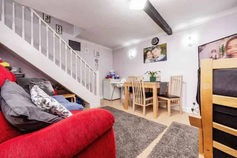 End Terraced Cluster House West Watford Good Condition Allocated Parking