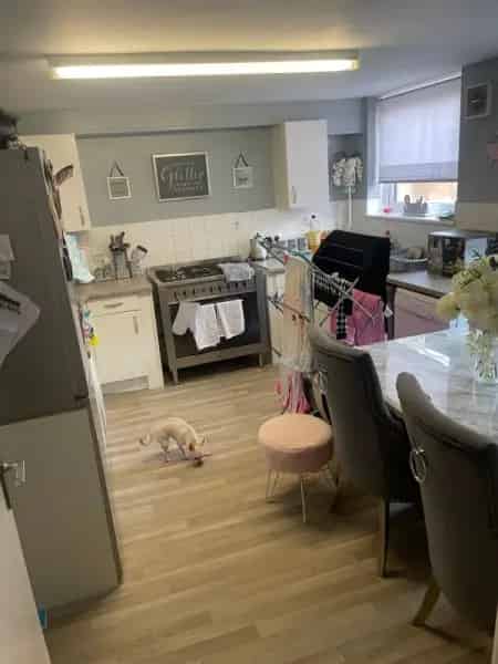 3 Bedroom Maisonette Near Redhill Town Centre